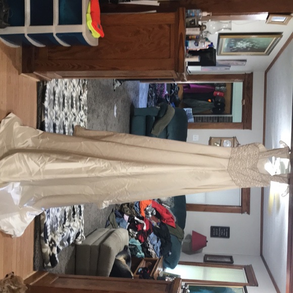 Wedding dress never worn never been sized!! It is a size 12 can have it fitted - Picture 2 of 4